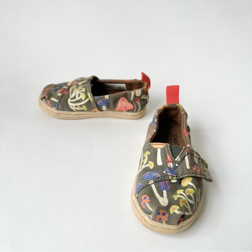 Toms Mushroom and Gnome Print Glow In The Dark Shoes